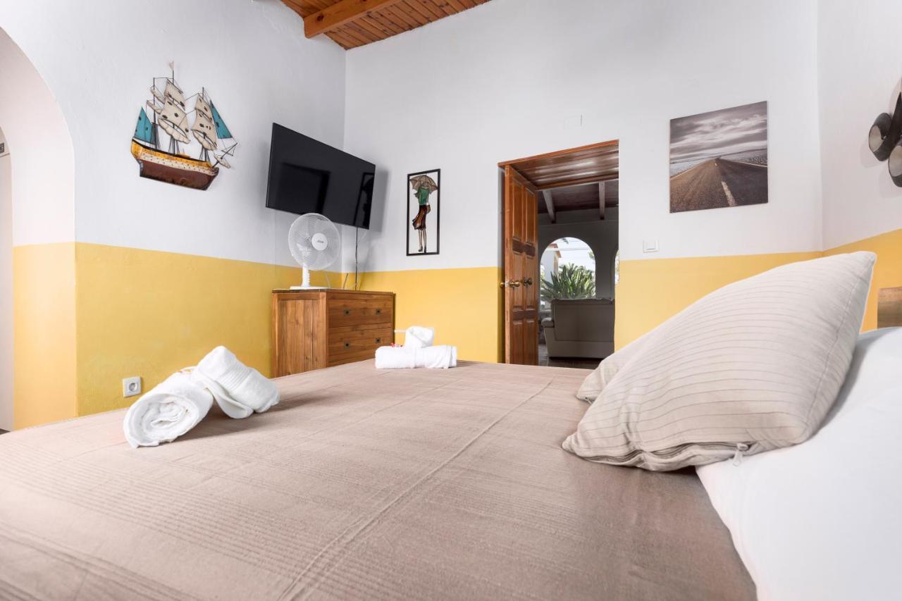 Home2Book Quiet Villa With Private Pool Triquivijate Exterior photo